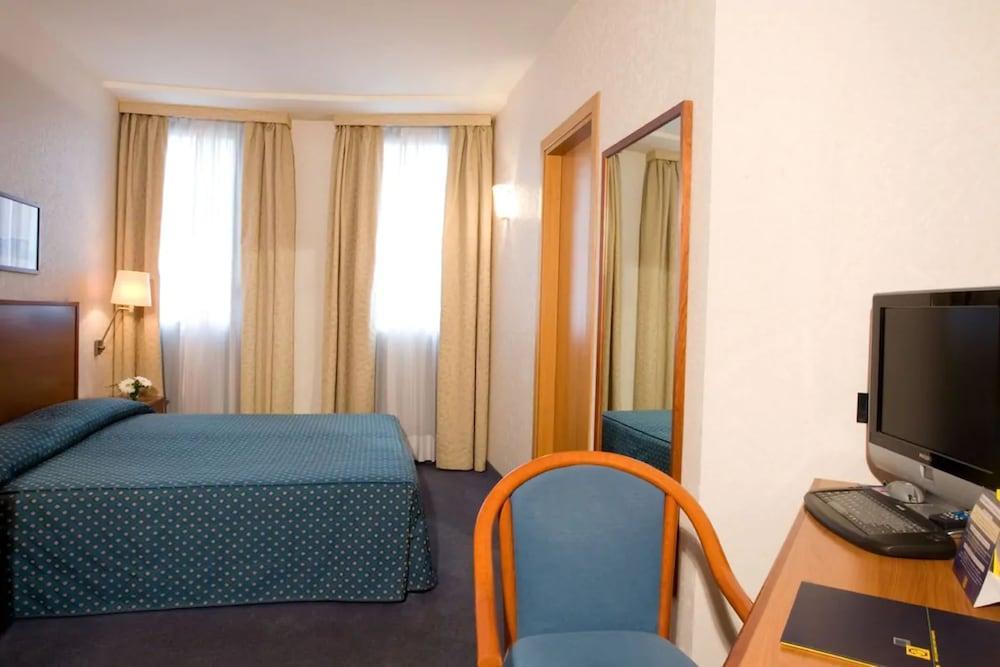 Classic Hotel Tulipano แตร์นี ภายนอก รูปภาพ